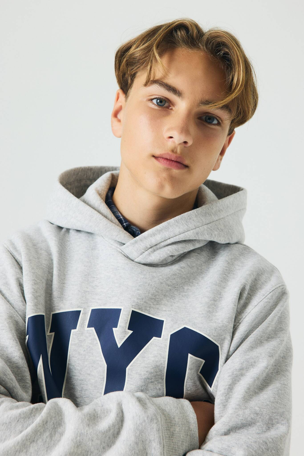 H&M Толстовка с капюшоном и принтом, светло-серый