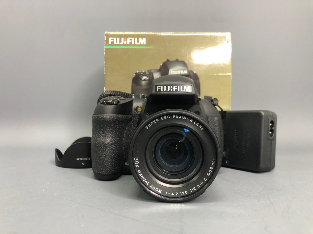FujiFilm FinePix HS30EXR