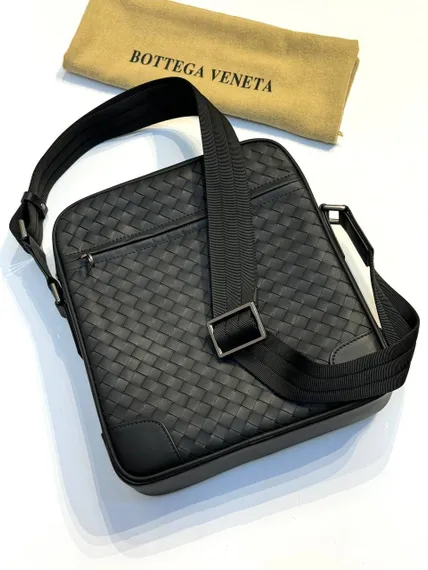 Сумка мужская кожаная Bottega Veneta через плечо