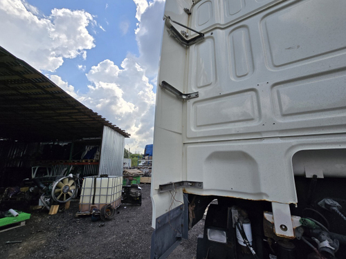 Спойлер кабины боковой левый