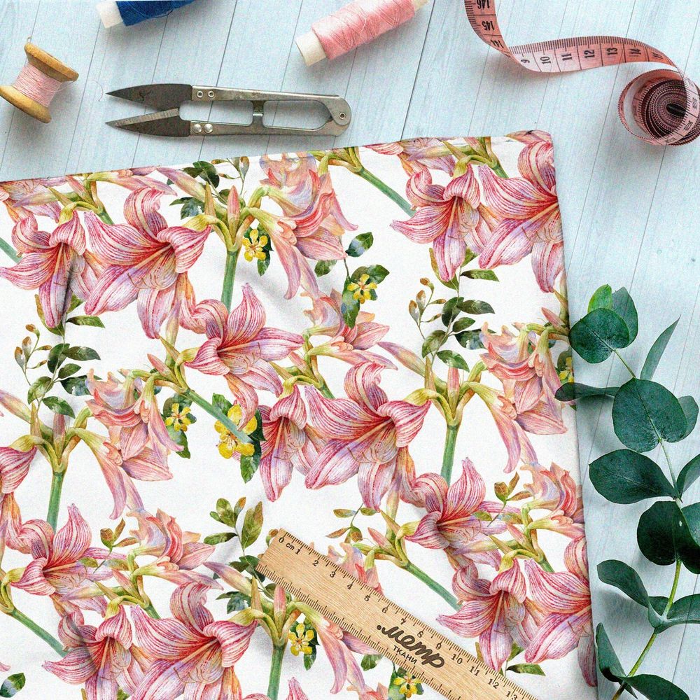 Ткань бязь розовые лилии и мелкие жёлтые цветы