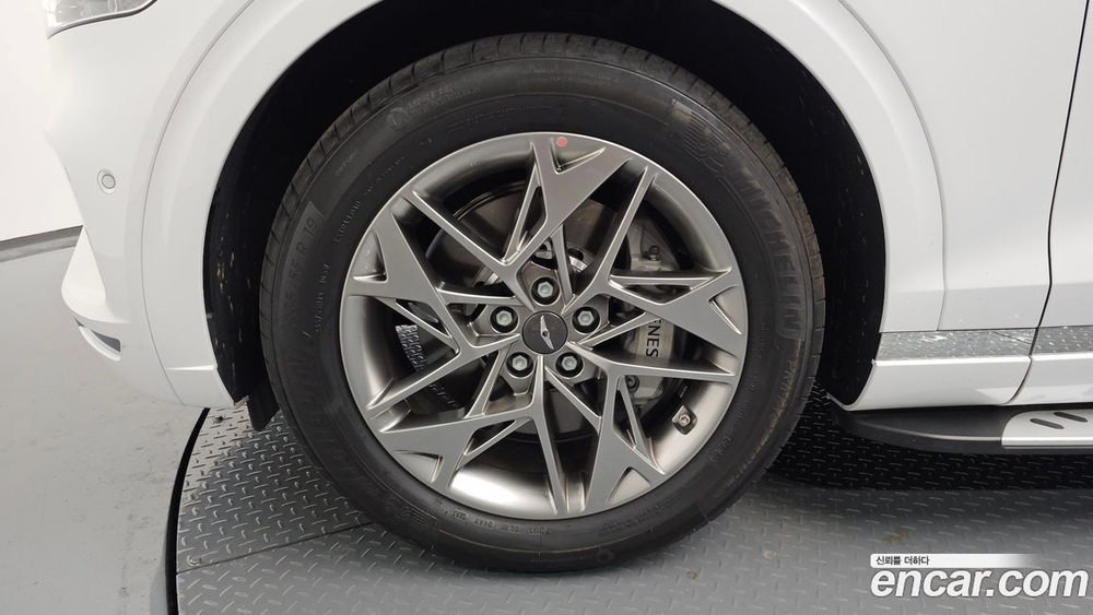 Genesis GV70 2.5T Бензин 2WD (08.2023)