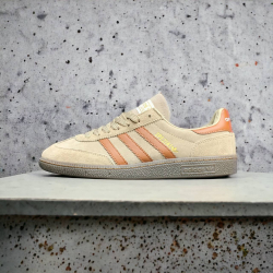 Adidas Spezial • Bone