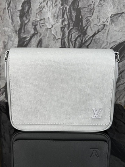 Сумка через плечо/мессенджер Louis Vuitton District PM
