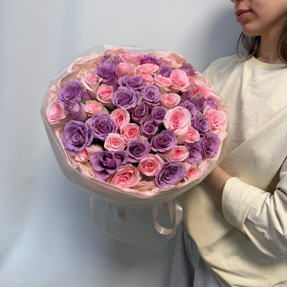 Букет из розо- сиреневых роз 40 см - 51 шт в упаковке