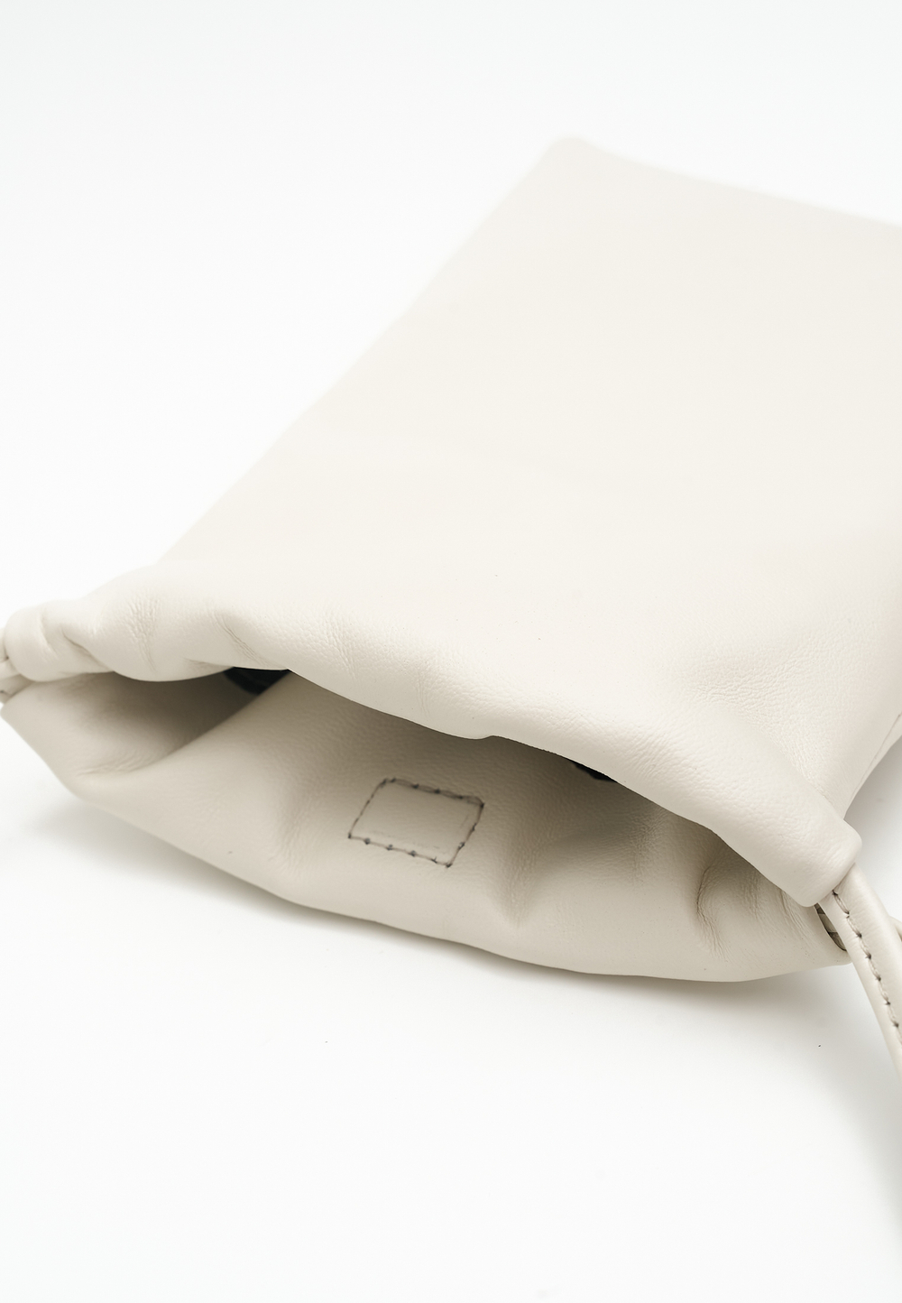 сумка для телефона молоко