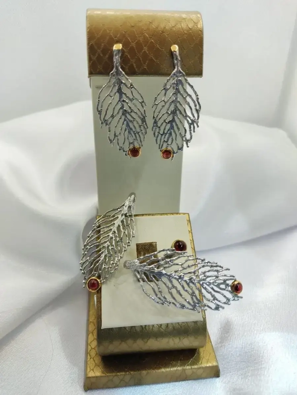 Ювелирные серьги с натуральным гранатом серебро 925