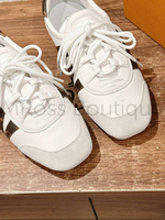 Женские кроссовки Louis Vuitton Sneakerina белого цвета с инициалами