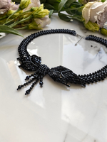 Колье "Бантик" ручной работы из бисера и кристаллов Swarovski