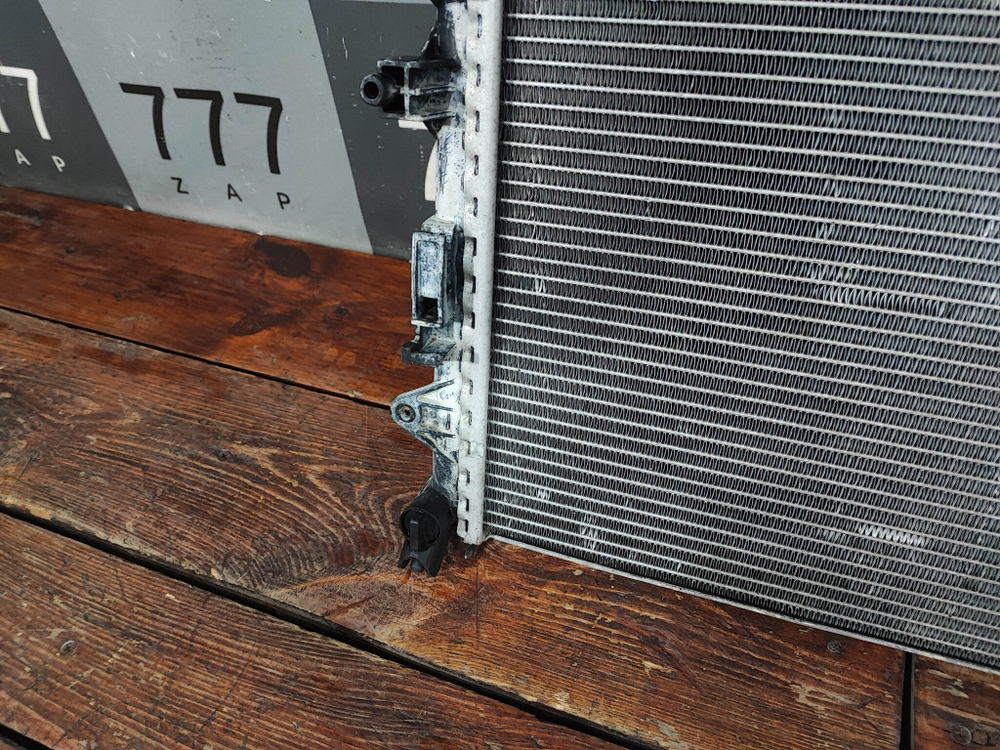 Радиатор двигателя Mercedes E-Class (W213) 16-нв Б/У Оригинал A0995007100