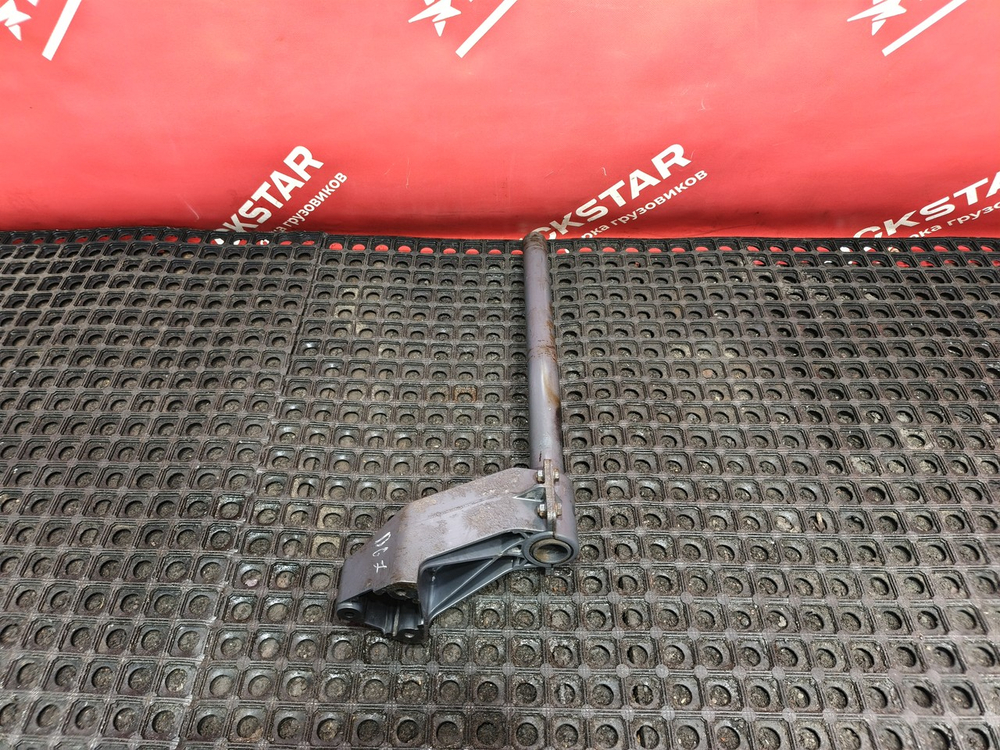 Кронштейн крыла заднего