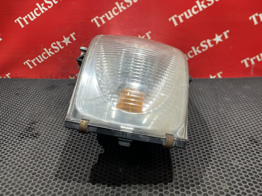 Фара передняя правая