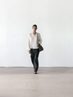 Massimo Dutti Струящаяся рубашка с декоративной деталью на груди, белый