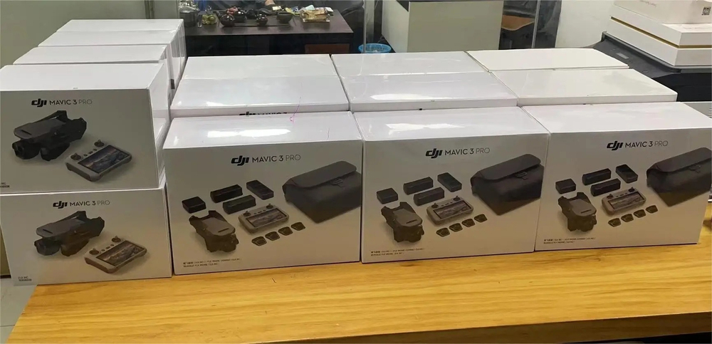 Квадрокоптер DJI Mavic 3 Pro с DJI RC