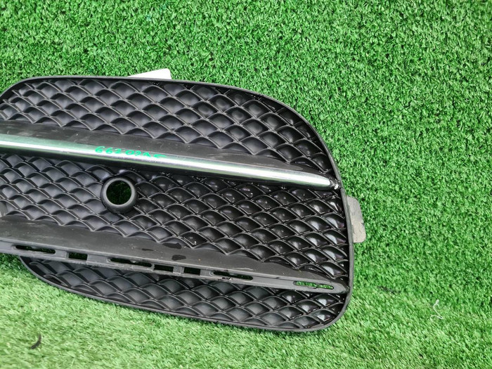 Решетка бампера левая Mercedes E W213 (16-21) AMG