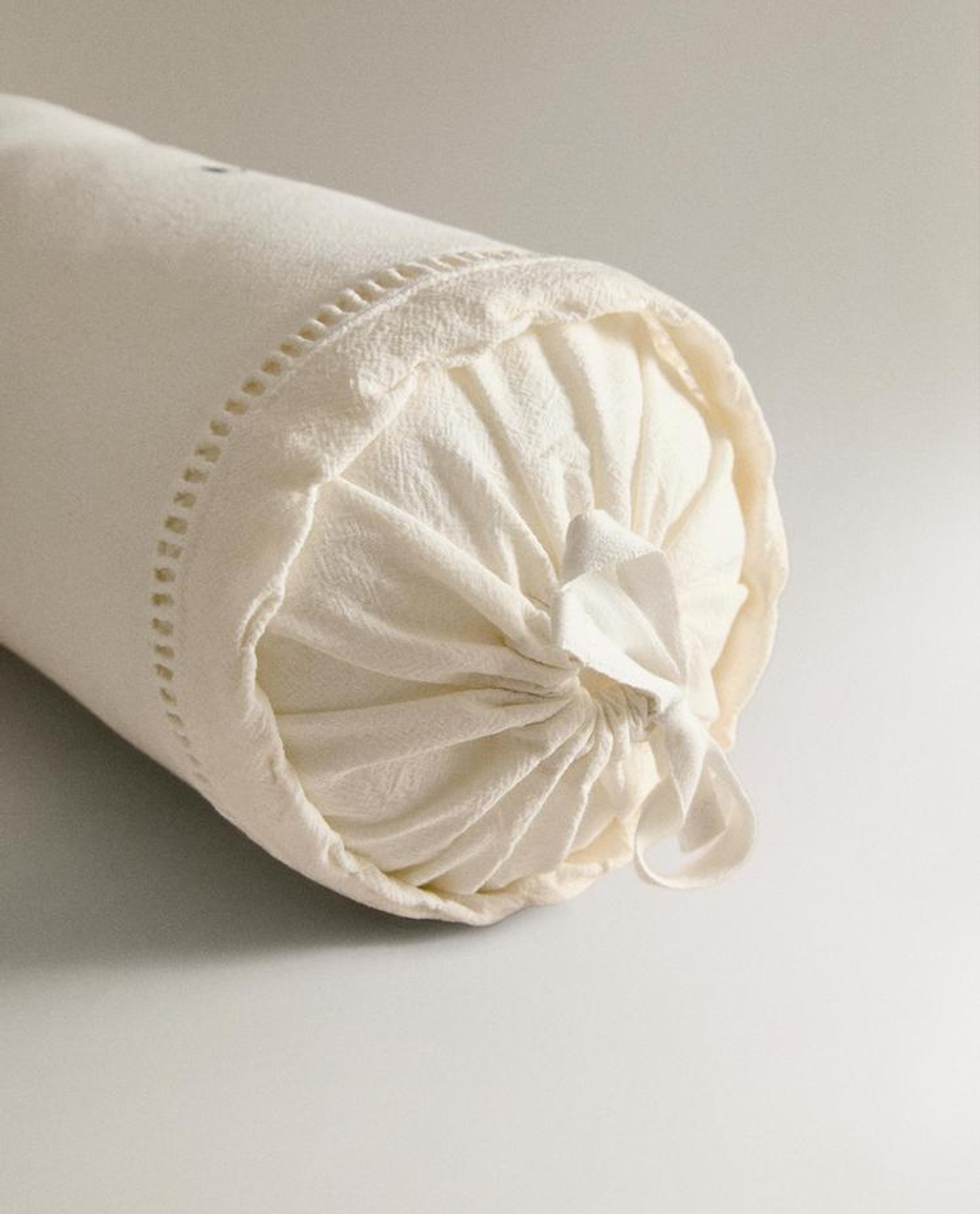 ZARA HOME ДЕТСКАЯ ПОДУШКА-ВАЛИК, ЖЕЛТОВАТО-БЕЛЫЙ