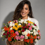 Кустовые розы микс в плетёной корзине "Colored Roses"