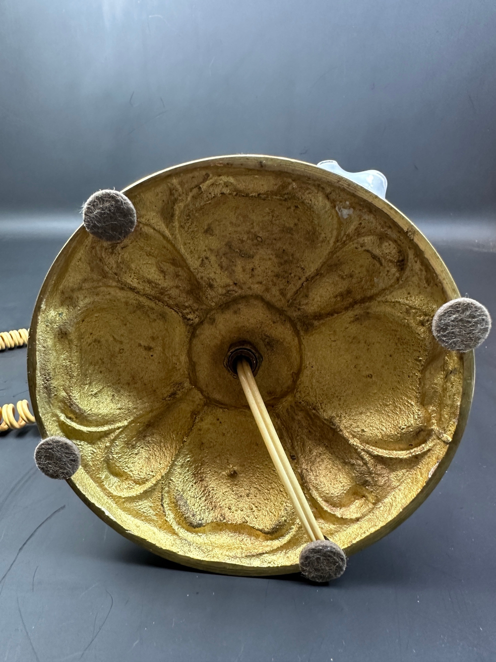 Старинная настольная лампа с головой дракона