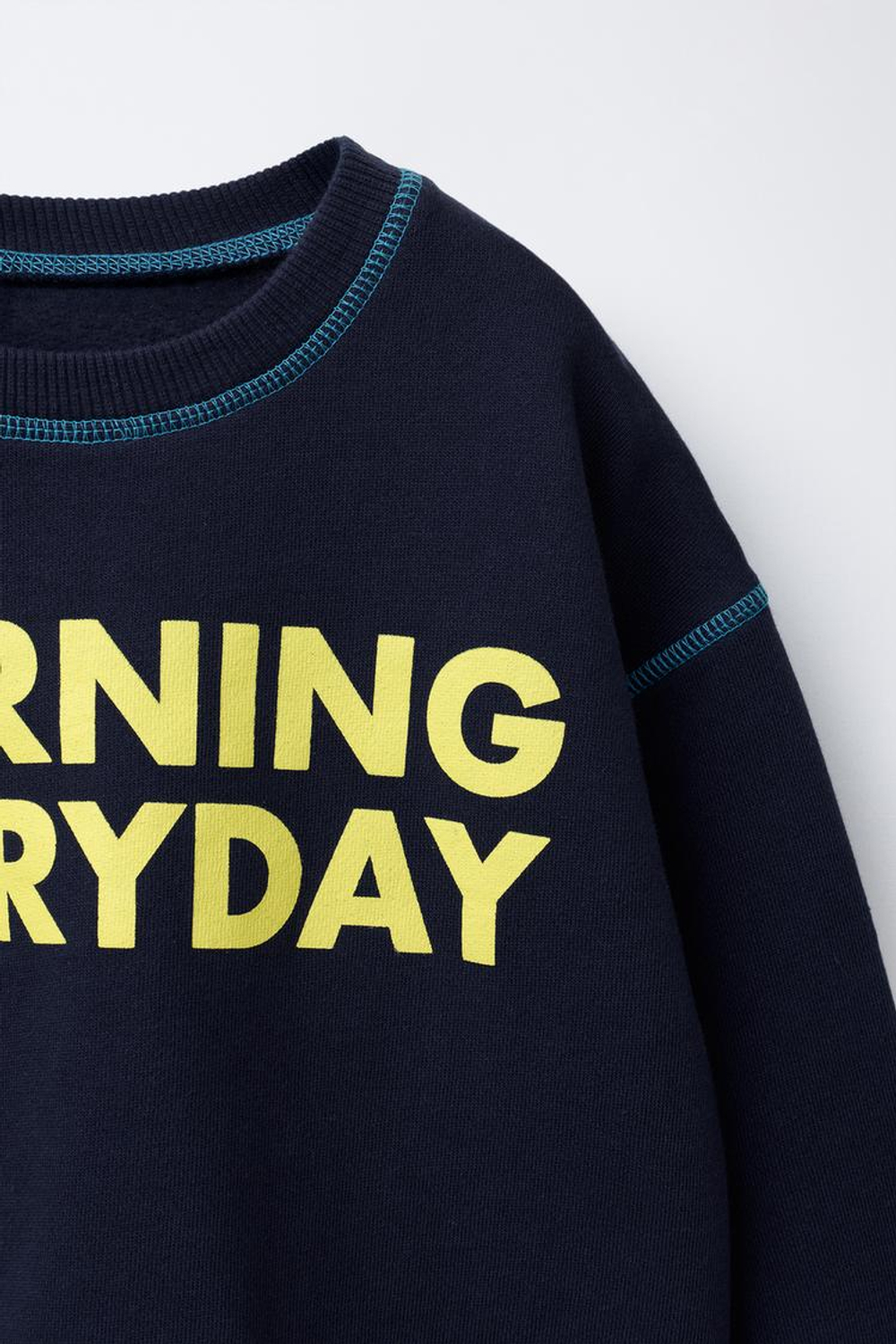 ZARA ТОЛСТОВКА С КОНТРАСТНОЙ ОТСТРОЧКОЙ, МОРСКОЙ СИНИЙ