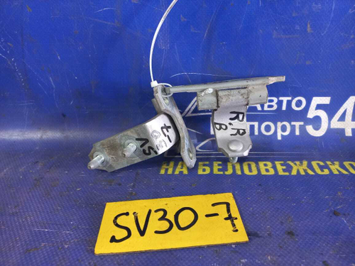 Петля двери задней правой TOYOTA VISTA 1991