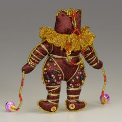 Бисерная ёлочная игрушка Медведь с воротником