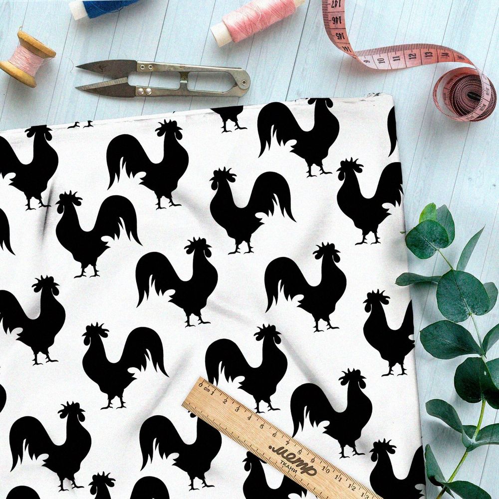 Ткань Ниагара Софт силуэты петухов на белом