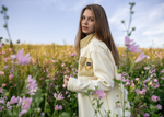 Таня в цветущих чувашских полях