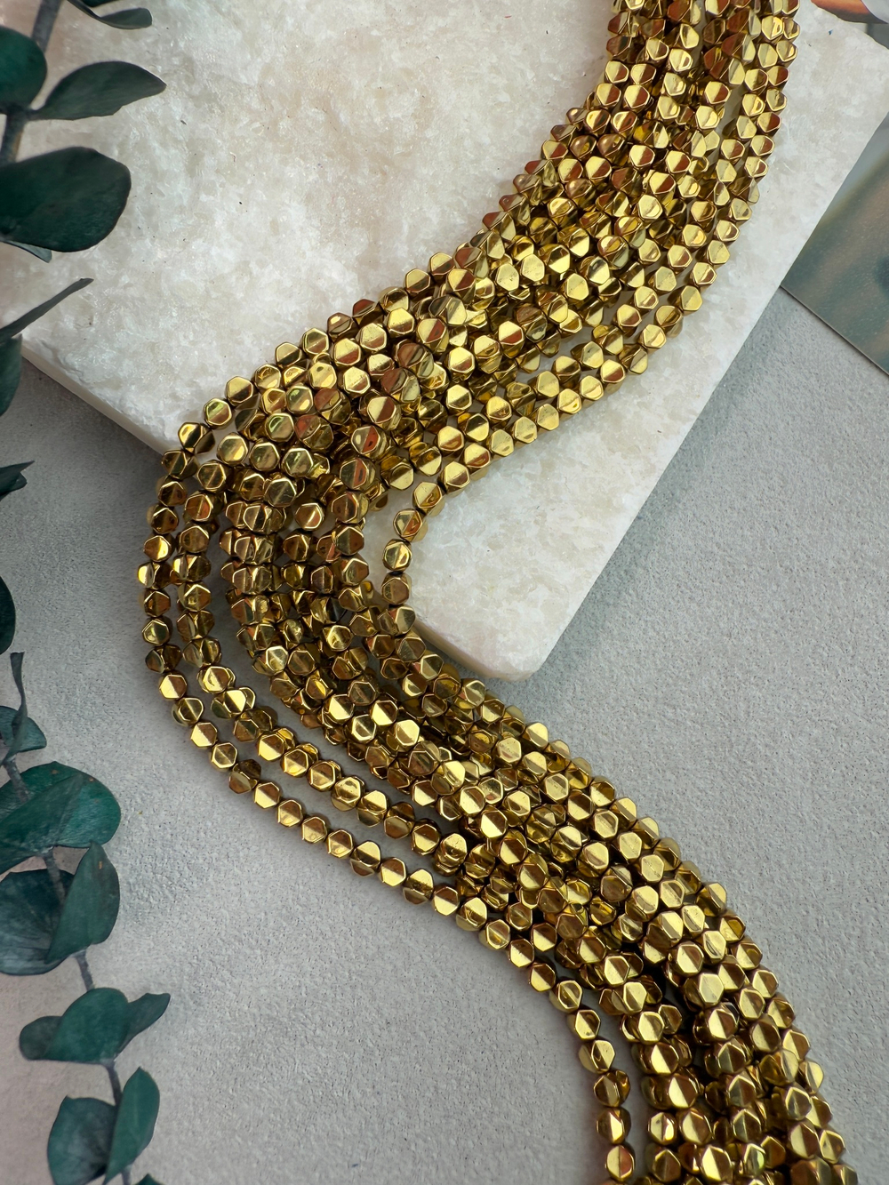 Бусины гематит 4 мм булава, золото, нить 40 см