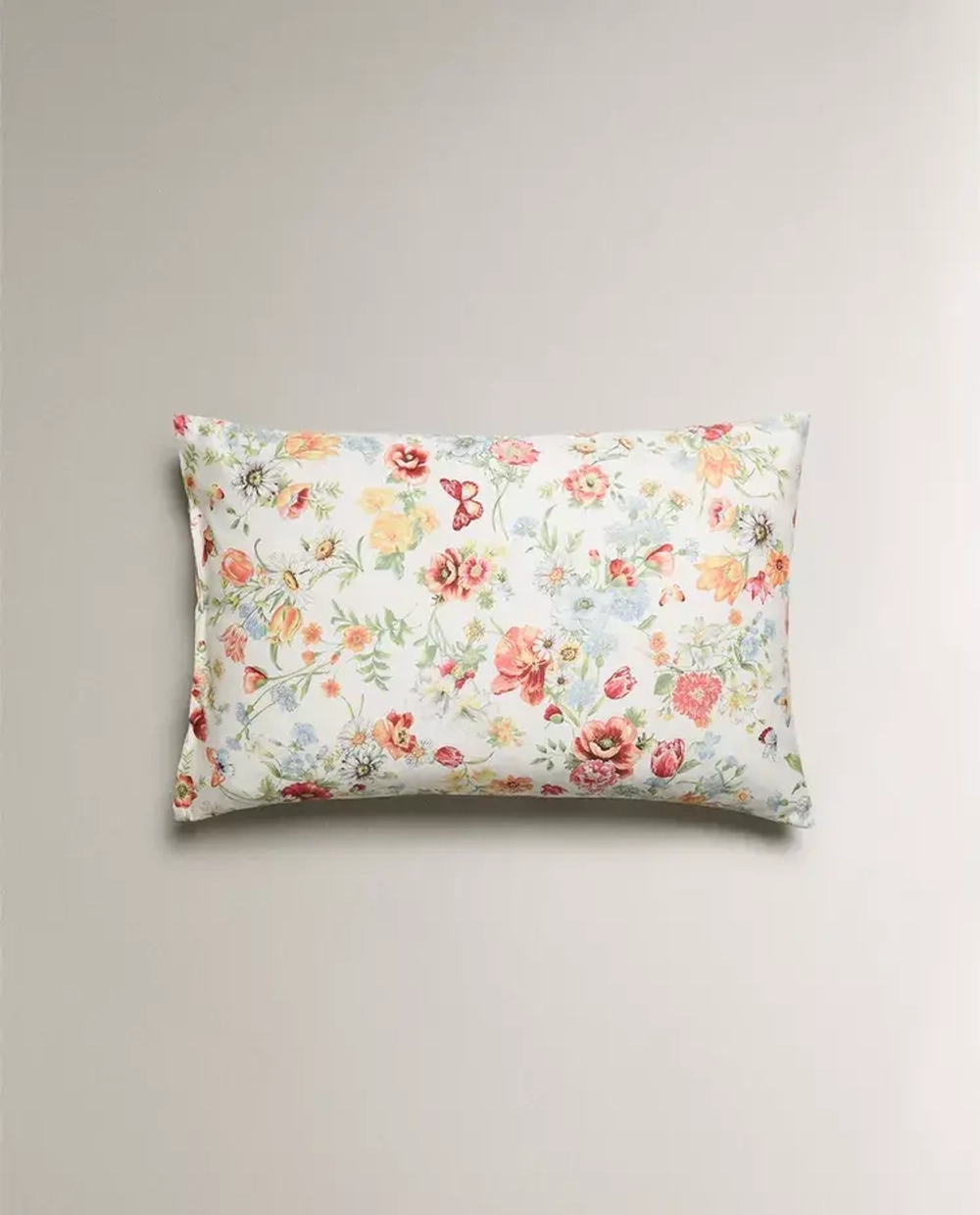 ZARA HOME НАВОЛОЧКА С ЦВЕТОЧНЫМ УЗОРОМ, ЖЕЛТОВАТО-БЕЛЫЙ