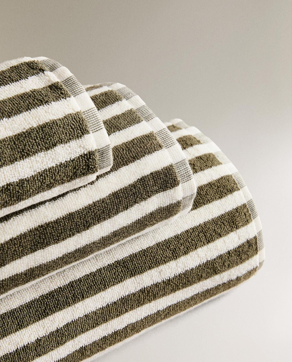 Zara Home - Красочное полосатое банное полотенце, коричневый, 90х150 см