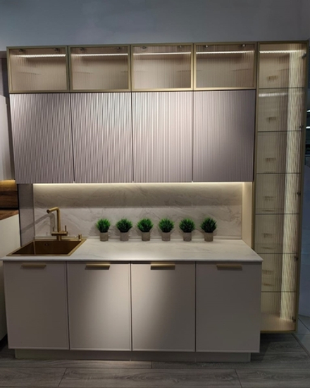 Кухня в эмали нежных тонов Grigio Cemento