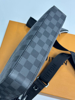 Сумка-мессенджер Louis Vuitton