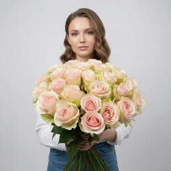 Кремовые розы сорта Фрутетто в монобукете.