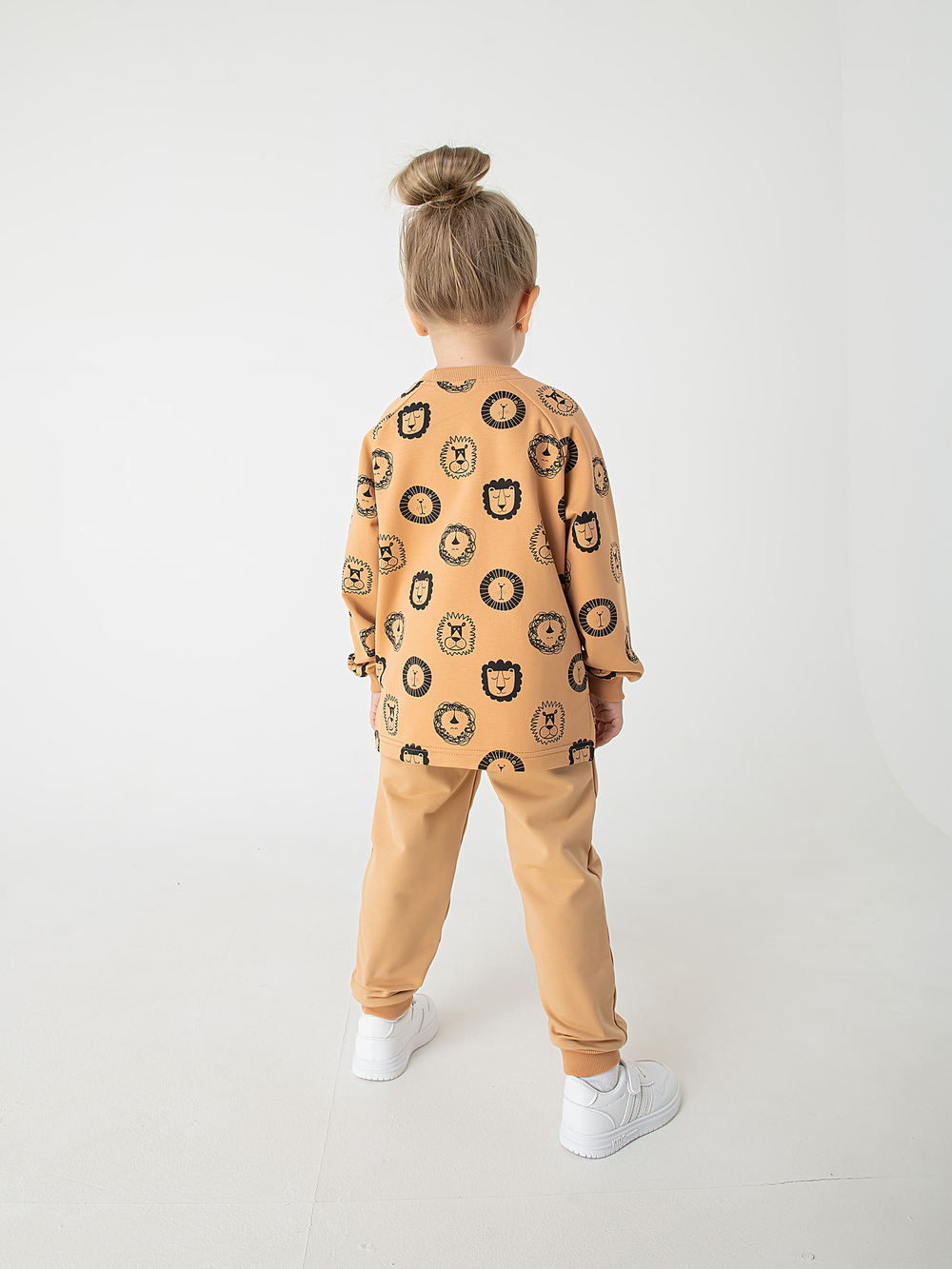 Костюм из трикотажа "Львы" светло-коричневый