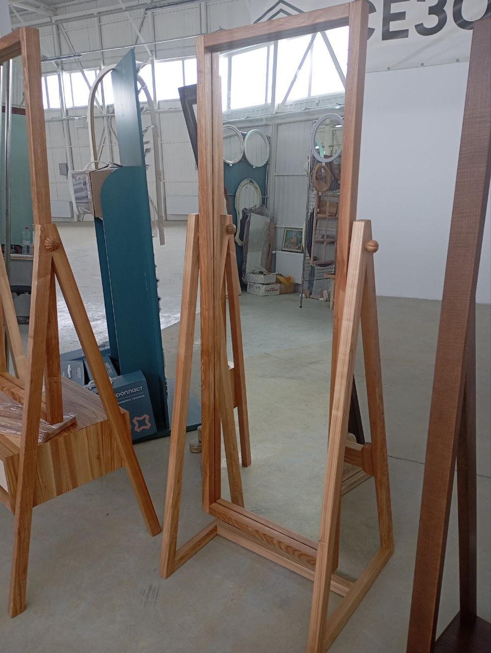 Напольное зеркало, ясень