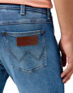 Джинсы Wrangler GREENSBORO MID AUTHENTIC WASH синий