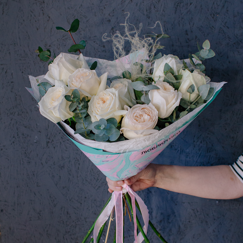 157. Ароматный нежный букет из светлых пионовидных роз
