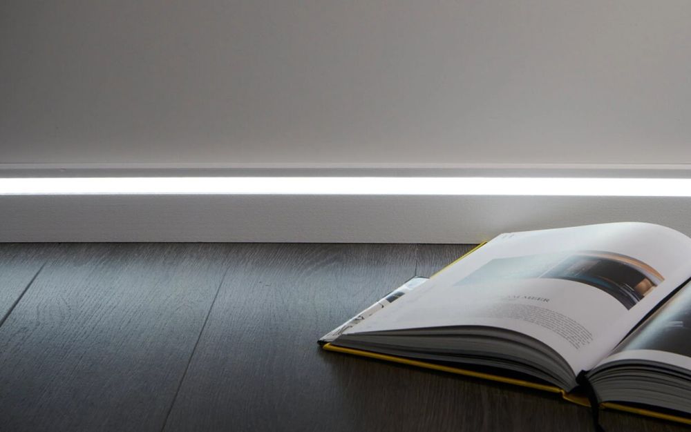 Плинтус для скрытого освещения Wallstyl, 2000x20x80 мм