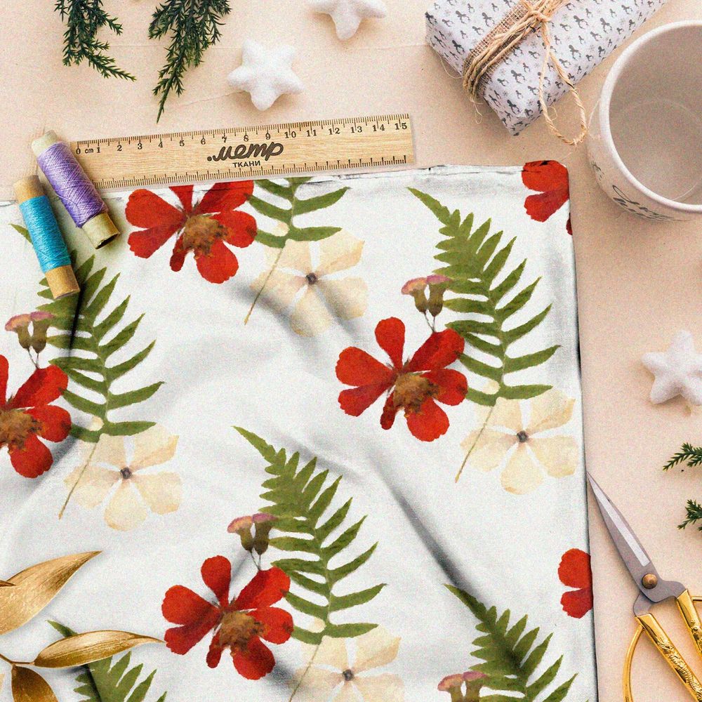 Ткань оксфорд 600 крупные красные цветы и листья на белом фоне