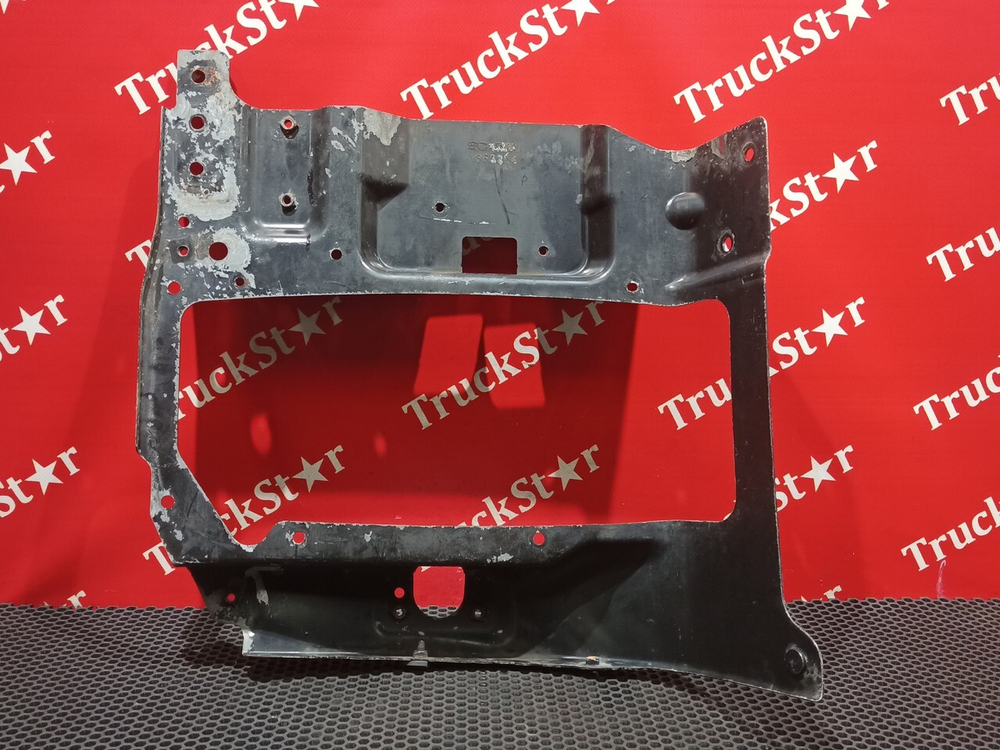 Кронштейн фары левой