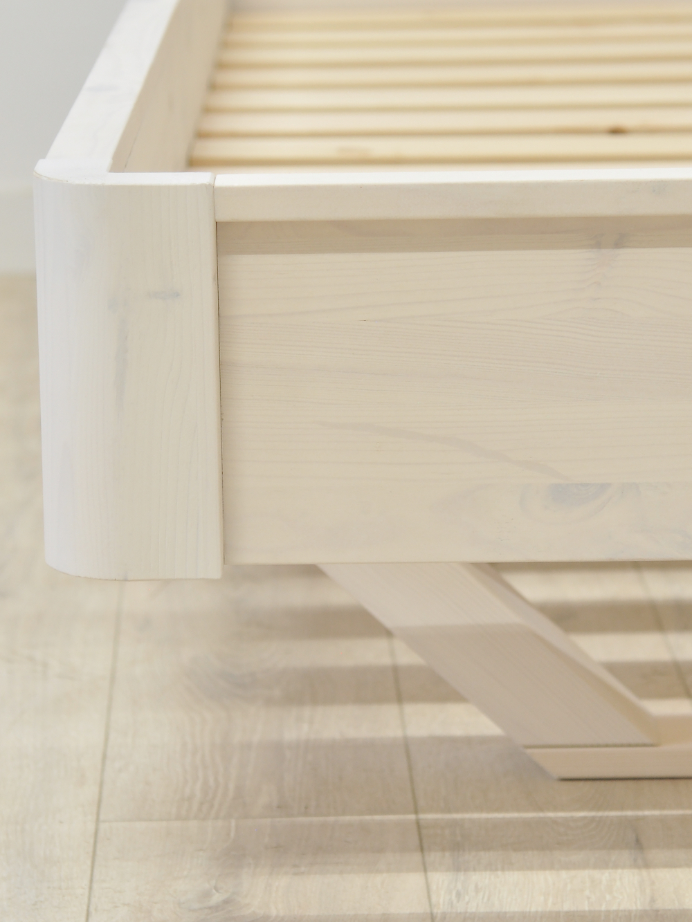 Кровать 160х200 Калантея, двуспальная, деревянная из массива сосны, белый