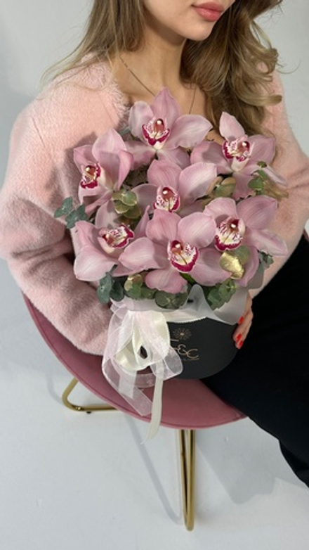 Коробка орхидей  из праздничной коллекции“Mon Amour “💘