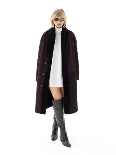 Двусторонняя дубленка шоколадного цвета с поясом