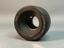 Canon 50mm 1.8 STM немного шумит при AF
