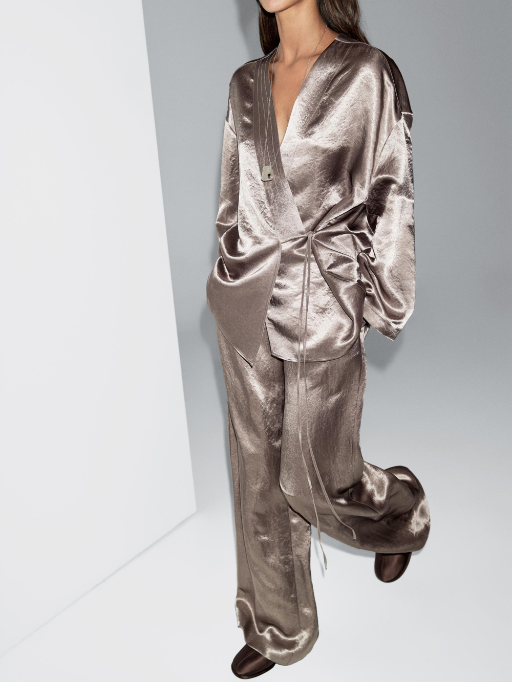 Massimo Dutti Атласное кимоно с завязками по бокам, цвет шампанского