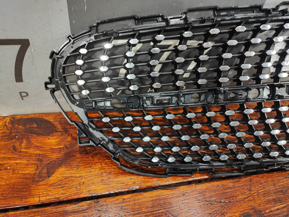 Решетка радиатора Mercedes E-Class (W213) 20-нв Б/У Оригинал A2138886400