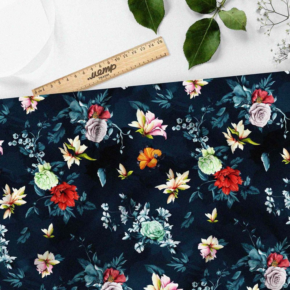 Ткань ниагара цветы на темно-синем фоне
