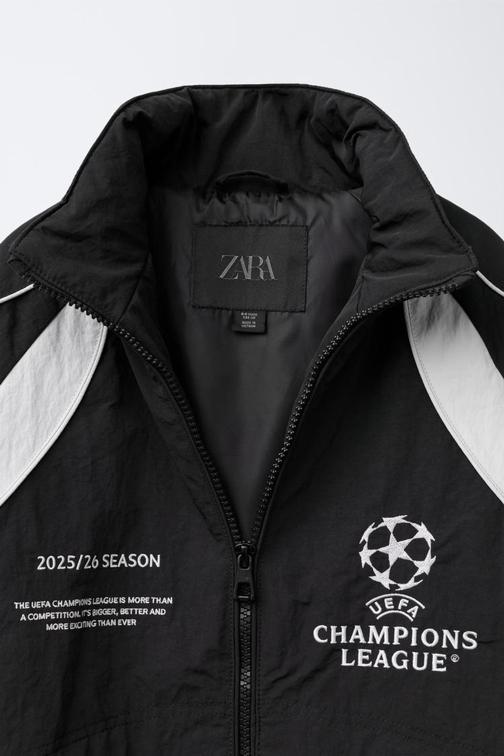 ZARA КУРТКА WATER REPELLENT С КАПЮШОНОМ UEFA CHAMPIONS LEAGUE ®, ЧЕРНЫЙ