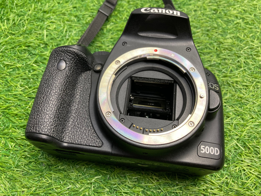 Canon 500D kit 18-55 mm 3.5-5.6 IS 16.000 кадров