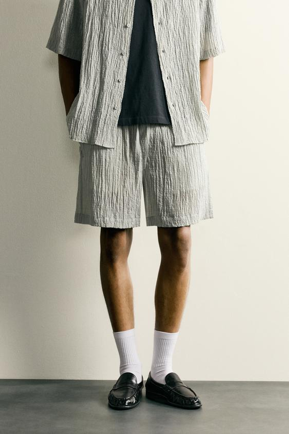 ZARA ШОРТЫ RELAXED FIT С РЕЛЬЕФНОЙ ФАКТУРОЙ, СВЕТЛО-СЕРЫЙ